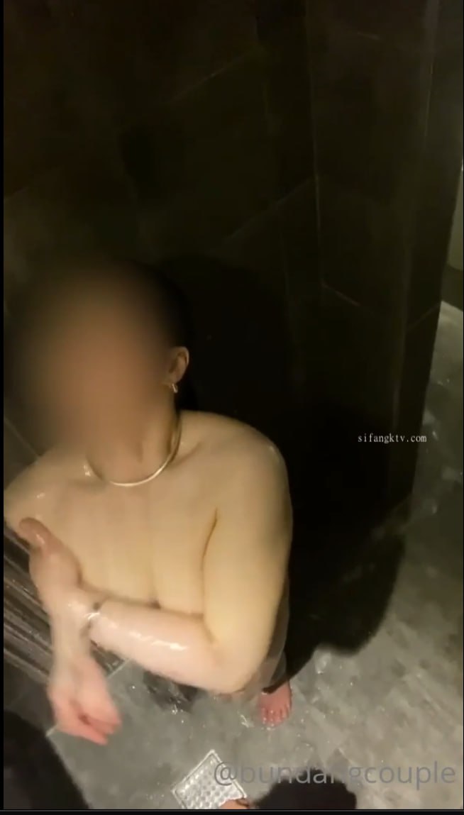 AGMX-163 据え置きカメラの前でオナニーしたらおもらししちゃった女達